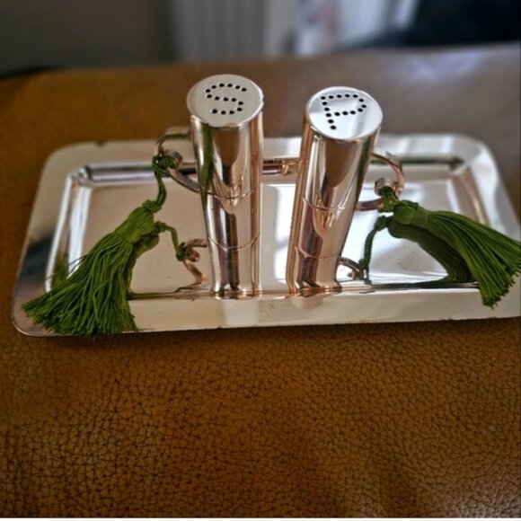 Vintage silver salt and pepper shakers - Picture 1 of 7